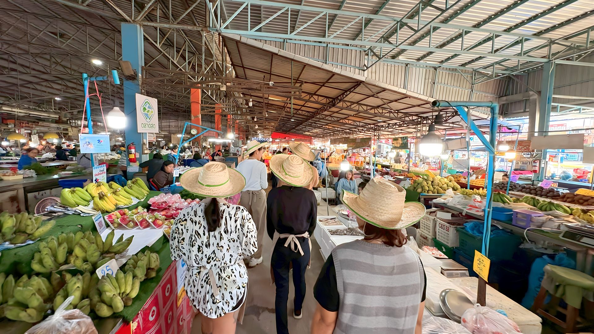 Local market vegetable tour with a Happy Herb chef in Chiang Mai